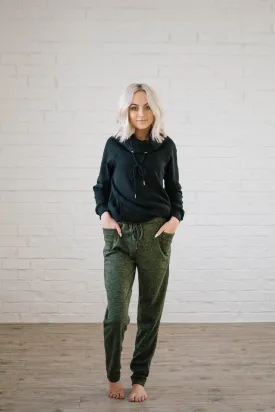 Cozy Joggers with Side Pockets in Olive