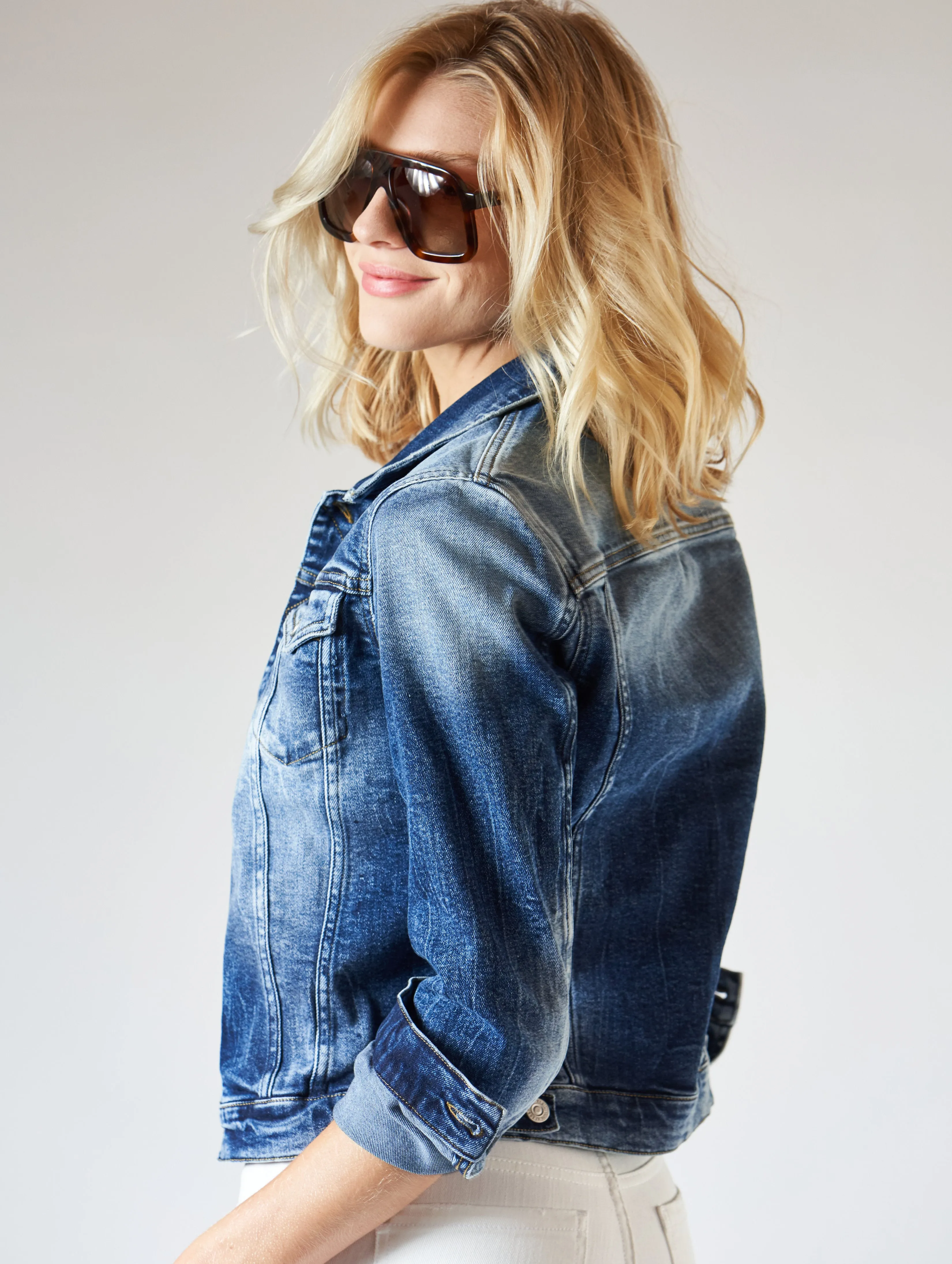KATE DENIM JACKET IN DISTRESSED BLUE - Woman